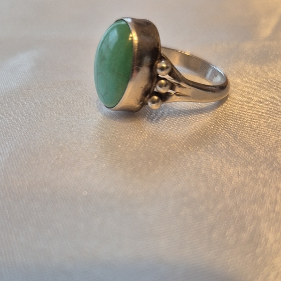American Vintage Silver Ring with Green Stone - Picture 2 of 6